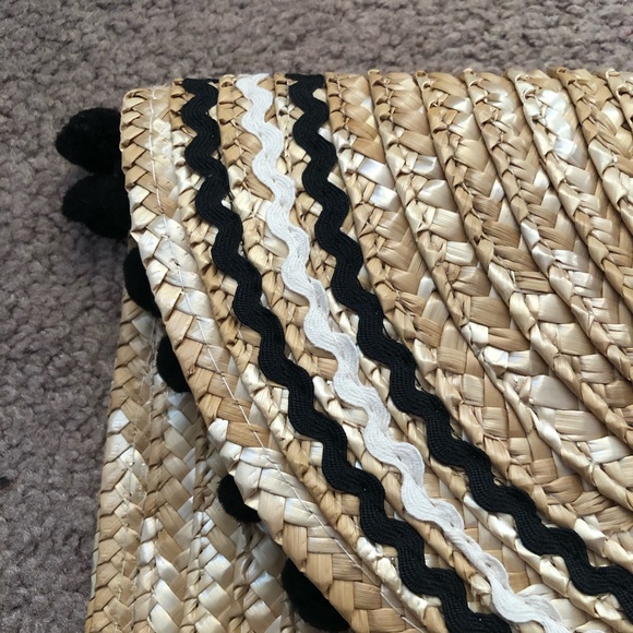 Women’s Clutch - Picture 7 of 9